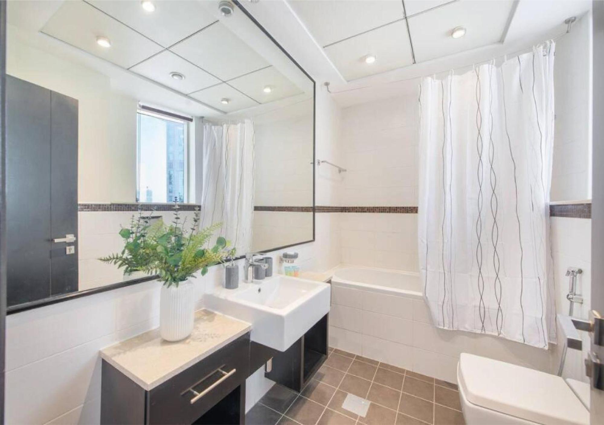 Summer Getaway - 2 Bed, 10min Walk To *