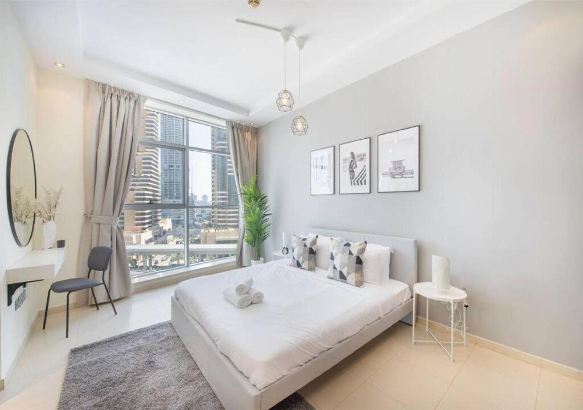 Summer Getaway - 2 Bed, 10min Walk To *