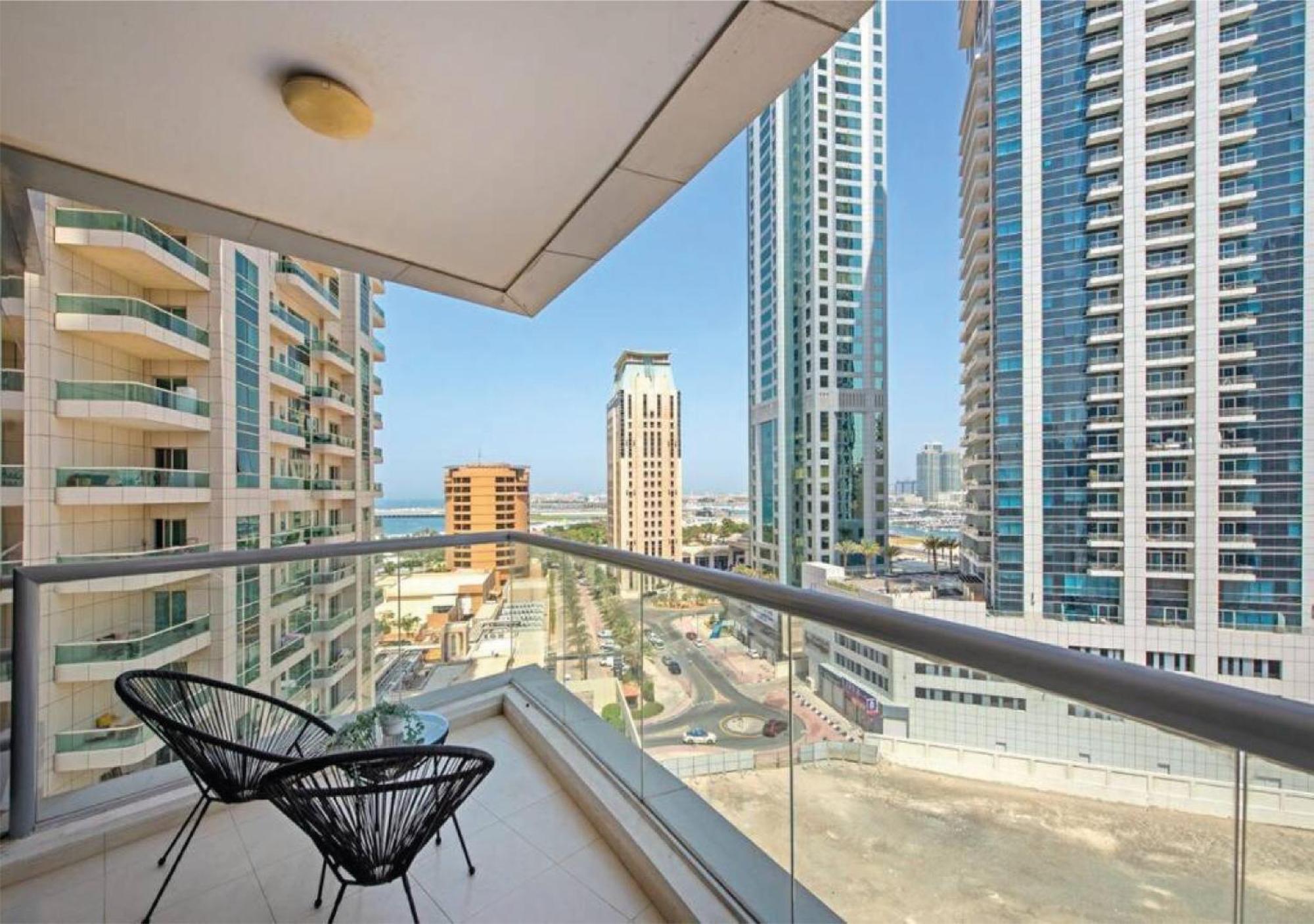 Summer Getaway - 2 Bed, 10min Walk To Apartment Dubai